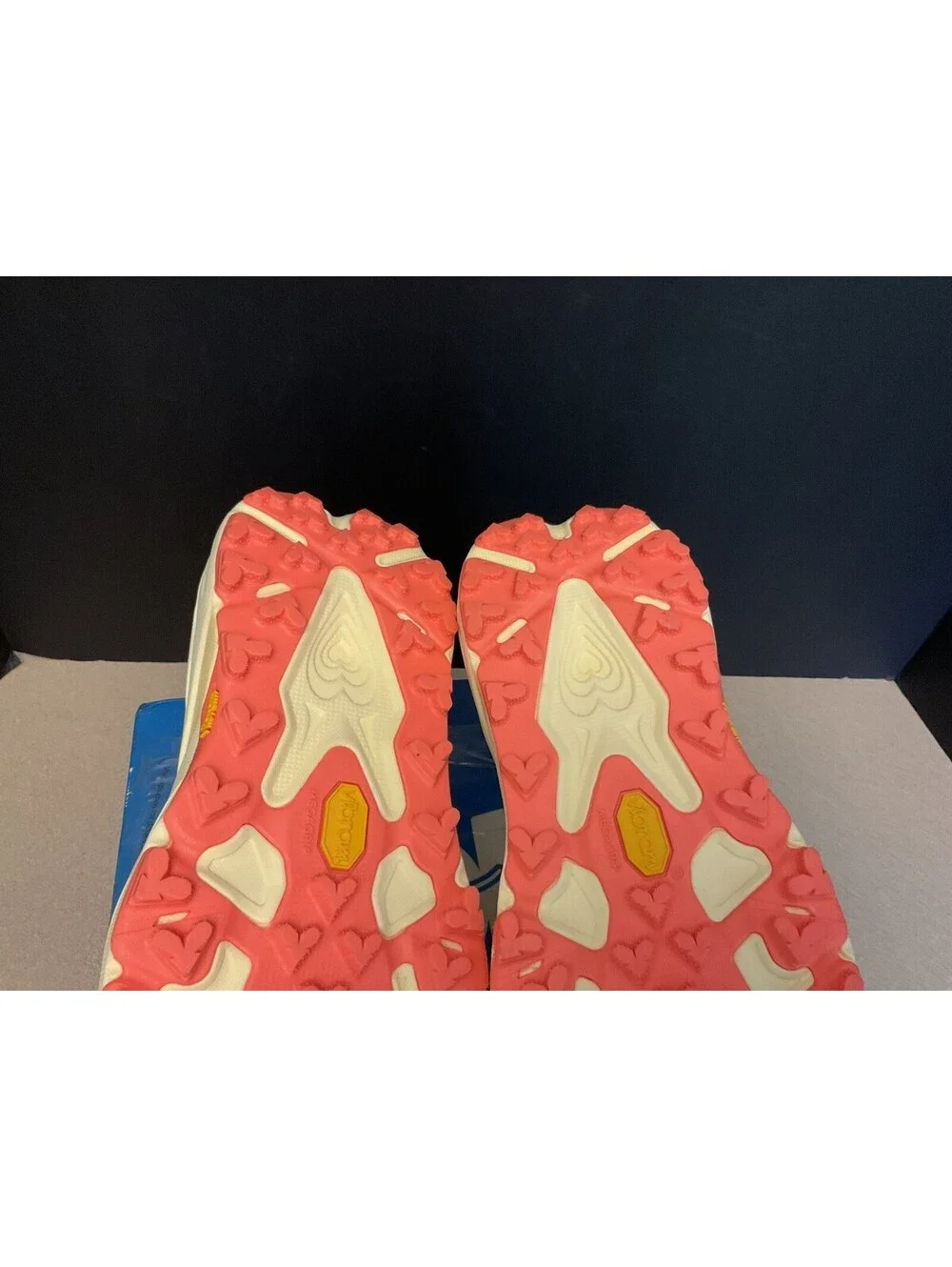 New! Womens Hoka One One Speedgoat 7 Vintage Yellow Trail Running Shoes. Size 6B